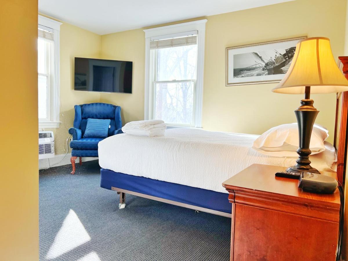 Winthrop Arms Hotel Restaurant Logan Airport ภายนอก รูปภาพ