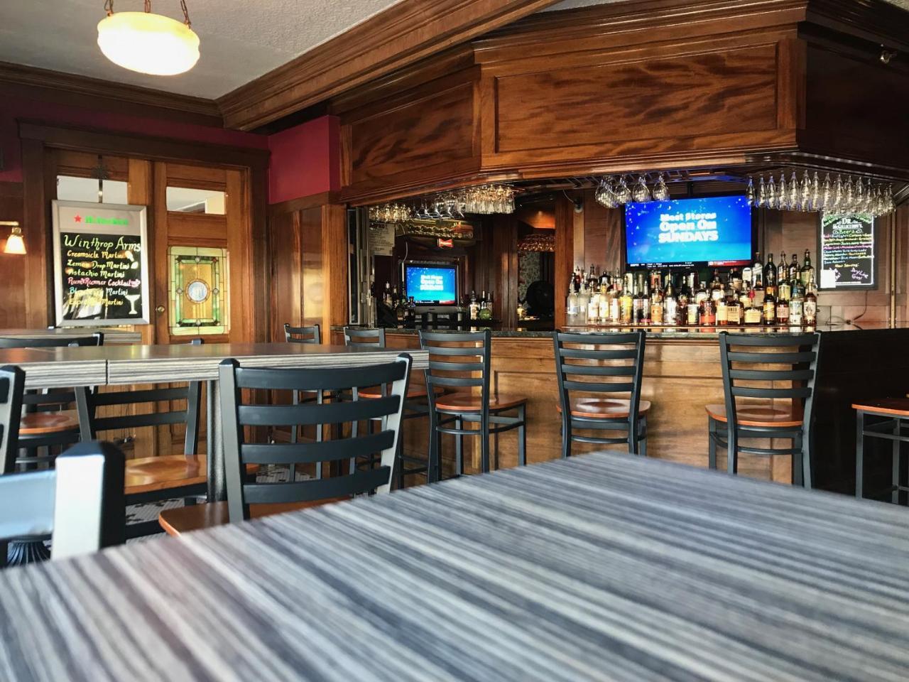 Winthrop Arms Hotel Restaurant Logan Airport ภายนอก รูปภาพ
